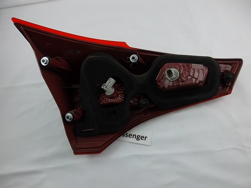 2013-2016 Toyota RAV4 Tail light lamp Passenger 81581-42050