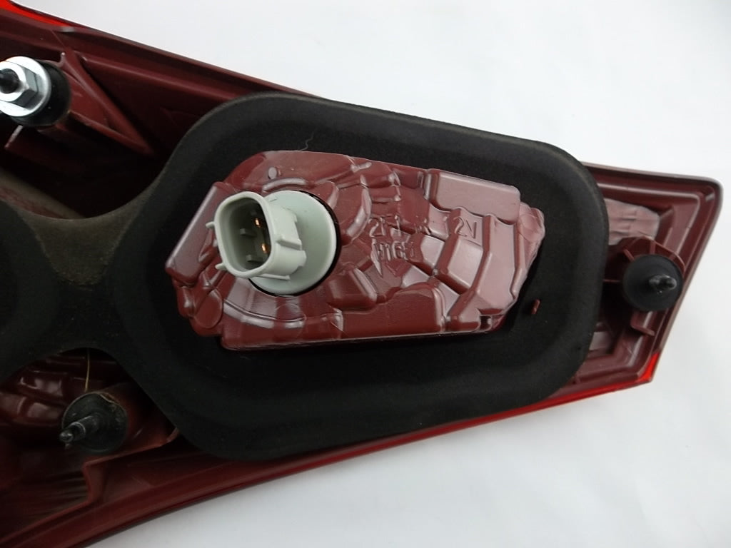 2013-2016 Toyota RAV4 Tail light lamp Passenger 81581-42050