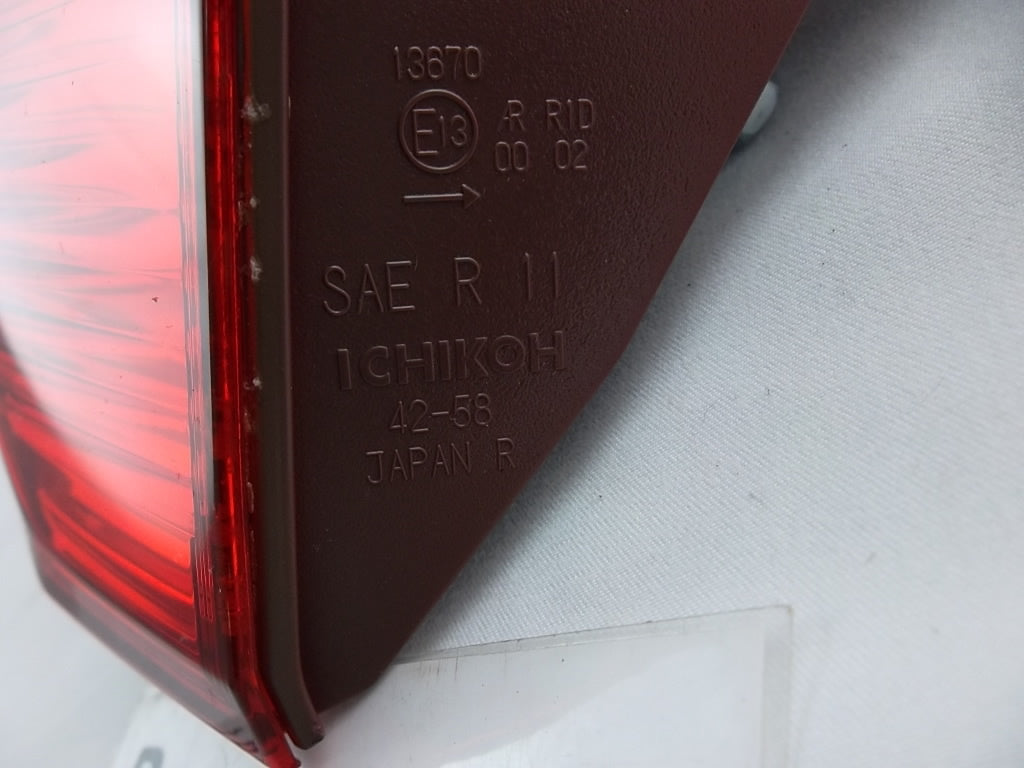 2013-2016 Toyota RAV4 Tail light lamp Passenger 81581-42050