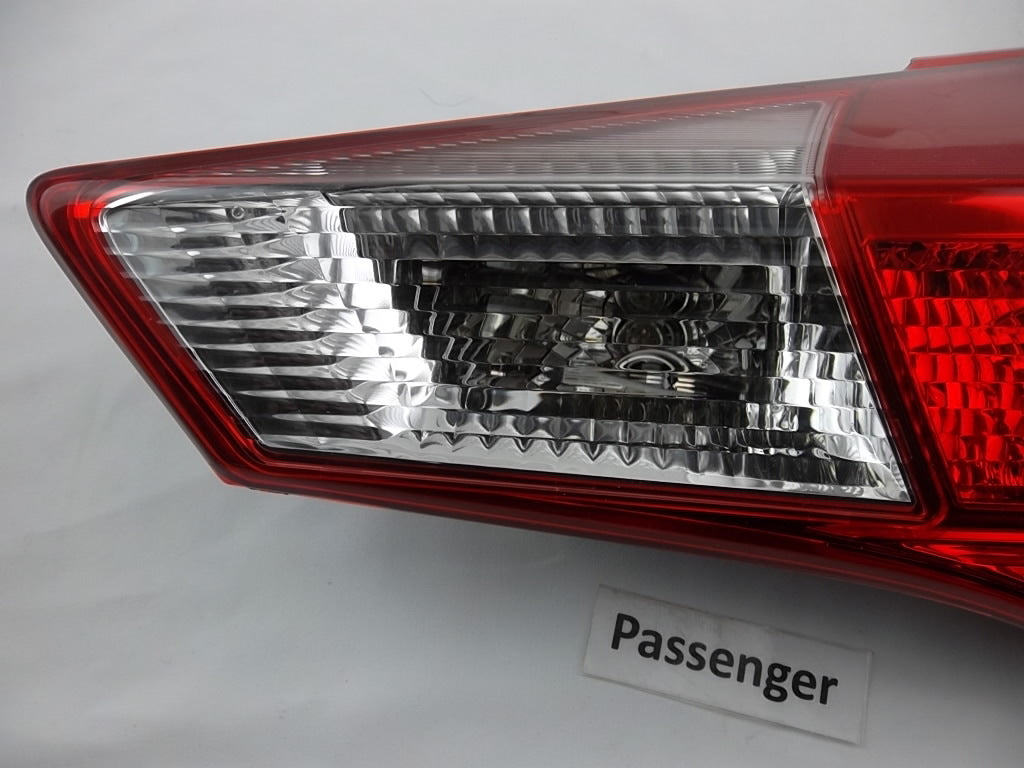 2013-2016 Toyota RAV4 Tail light lamp Passenger 81581-42050