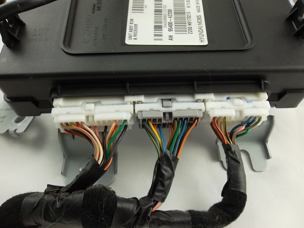2013-2015 Hyundai Santa Fe Body Control Module BCM 95400-4Z200