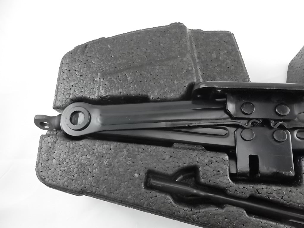 2013-2020 Hyundai Santa Fe Jack Tool Kit 09110-2W000