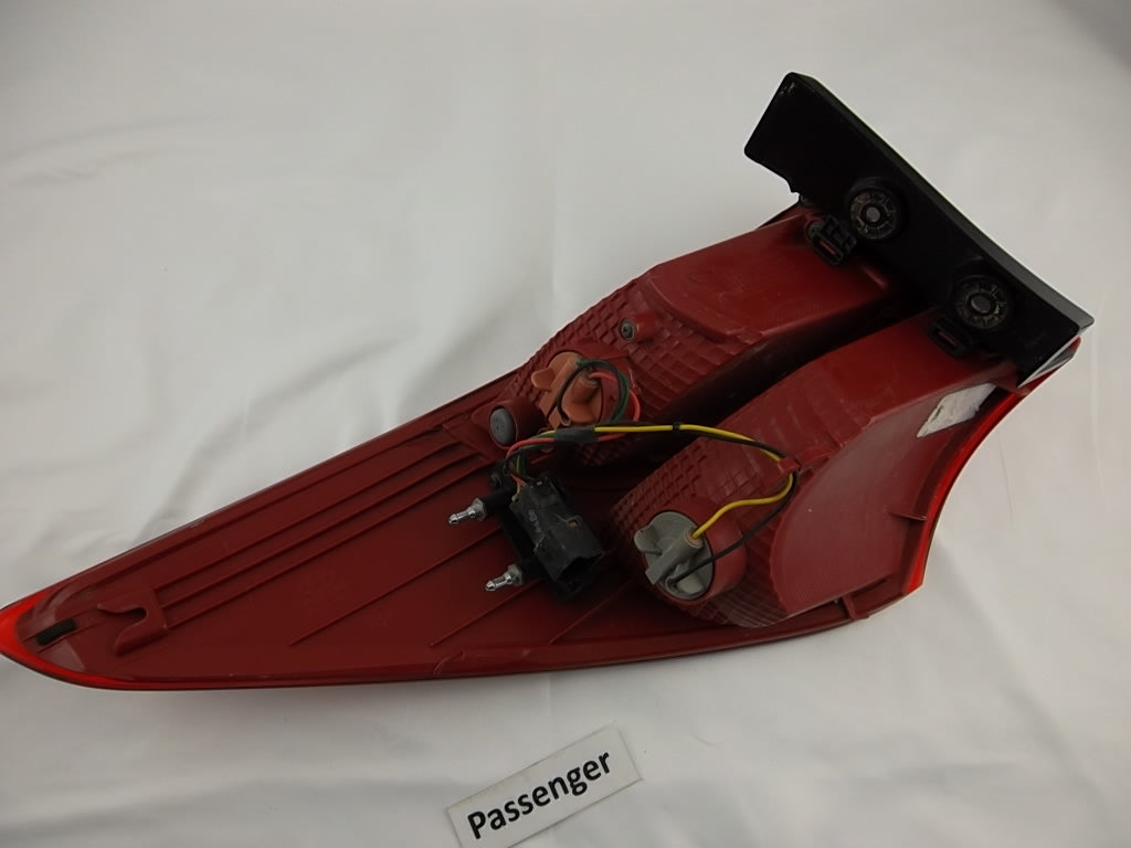 2013-2015 Hyundai Santa Fe Sport Outer Tail Light Rear Passenger 92402-4Z000