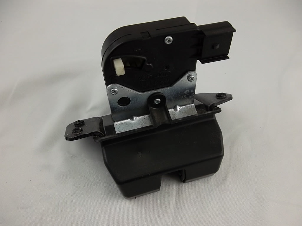 2013-2018 Hyundai Santa Fe Tailgate Latch Lock Actuator 81230-3Z000