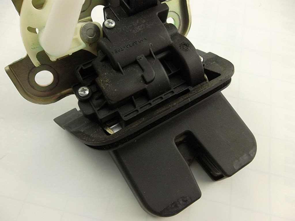 2009-2015 Audi Q7 3.6  Liftgate Latch Lock Actuator Motor 4F9-827-505