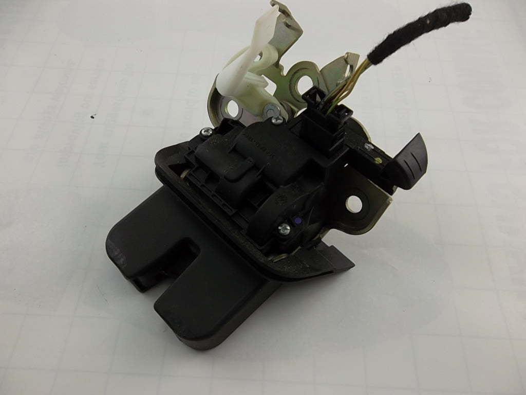 2009-2015 Audi Q7 3.6  Liftgate Latch Lock Actuator Motor 4F9-827-505