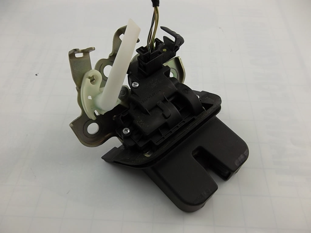 2009-2015 Audi Q7 3.6  Liftgate Latch Lock Actuator Motor 4F9-827-505