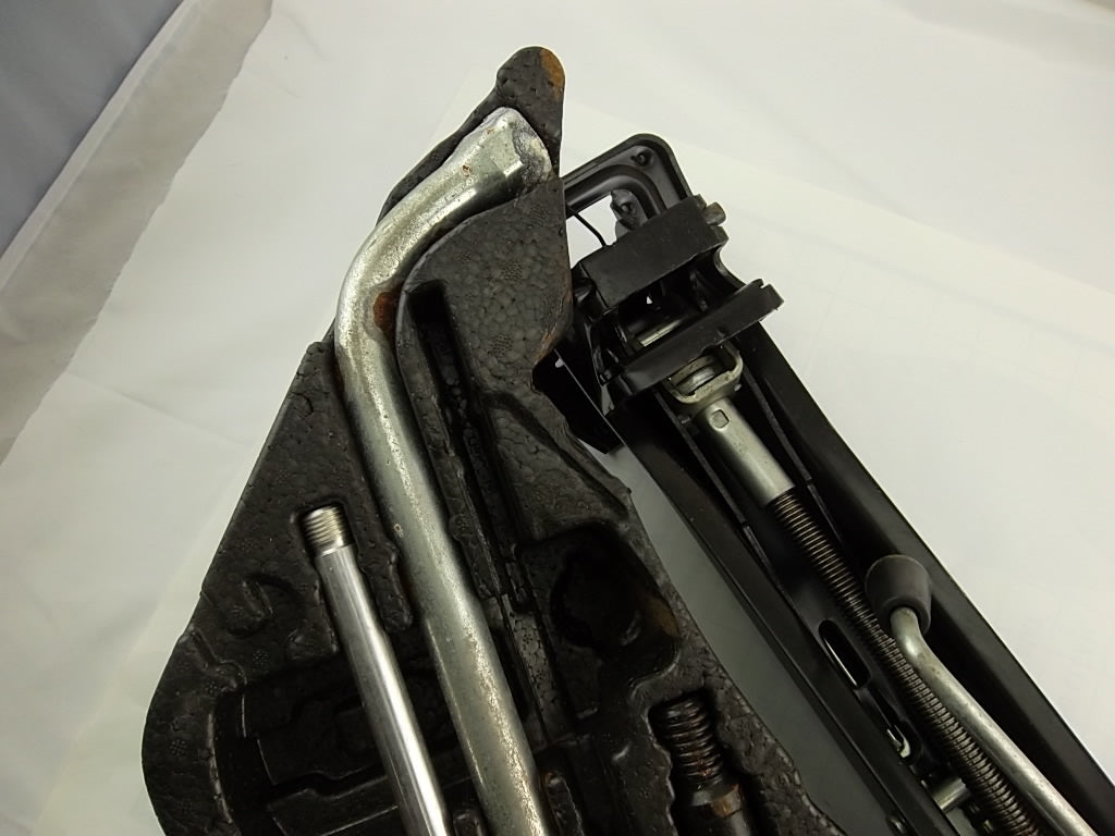 2007-2014 Audi Q7 3.6  Emergency Spare Tire Jack Tool Kit Foam Insert 7L0-011-031