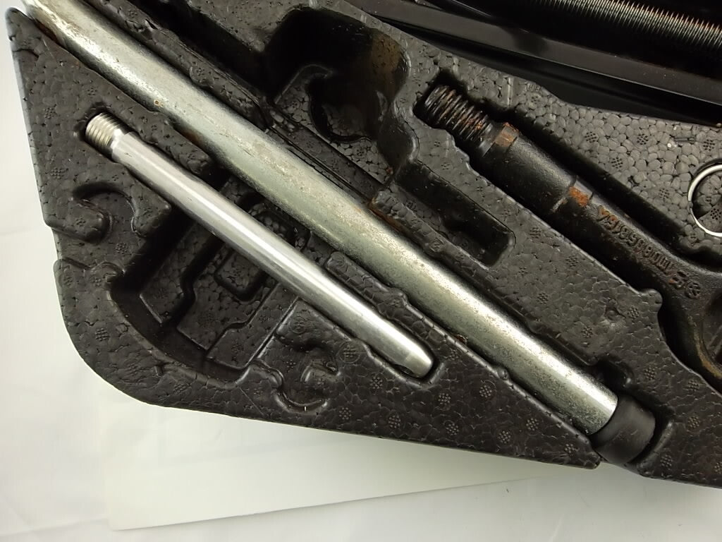2007-2014 Audi Q7 3.6  Emergency Spare Tire Jack Tool Kit Foam Insert 7L0-011-031