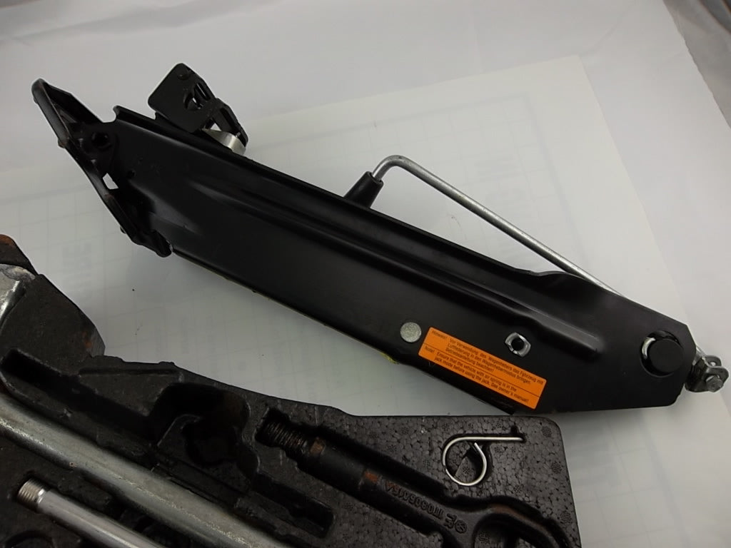 2007-2014 Audi Q7 3.6  Emergency Spare Tire Jack Tool Kit Foam Insert 7L0-011-031