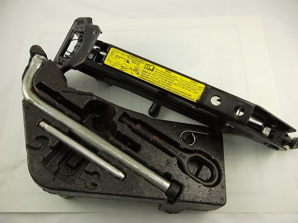 2007-2014 Audi Q7 3.6  Emergency Spare Tire Jack Tool Kit Foam Insert 7L0-011-031